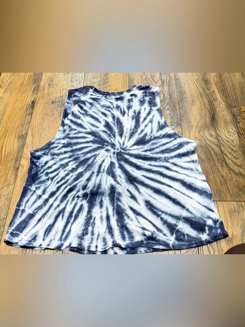 SAGE Collective Tie Dye Crew Neck Tank Top Women’s Size Medium, Blue White